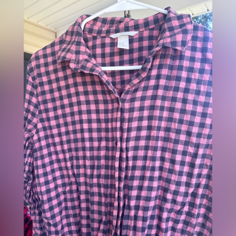 H & M M 10 pink and black flannel